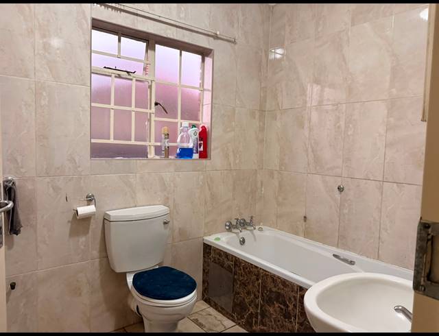 2 BEDROOM APARTMENT FOR SALE IN WATERVAL EAST